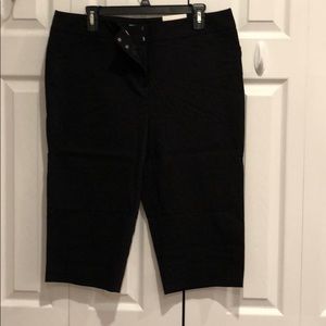 Black capris
